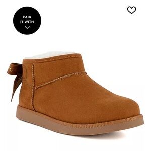 New in box Cozy color Cognac Women size 8 Boots